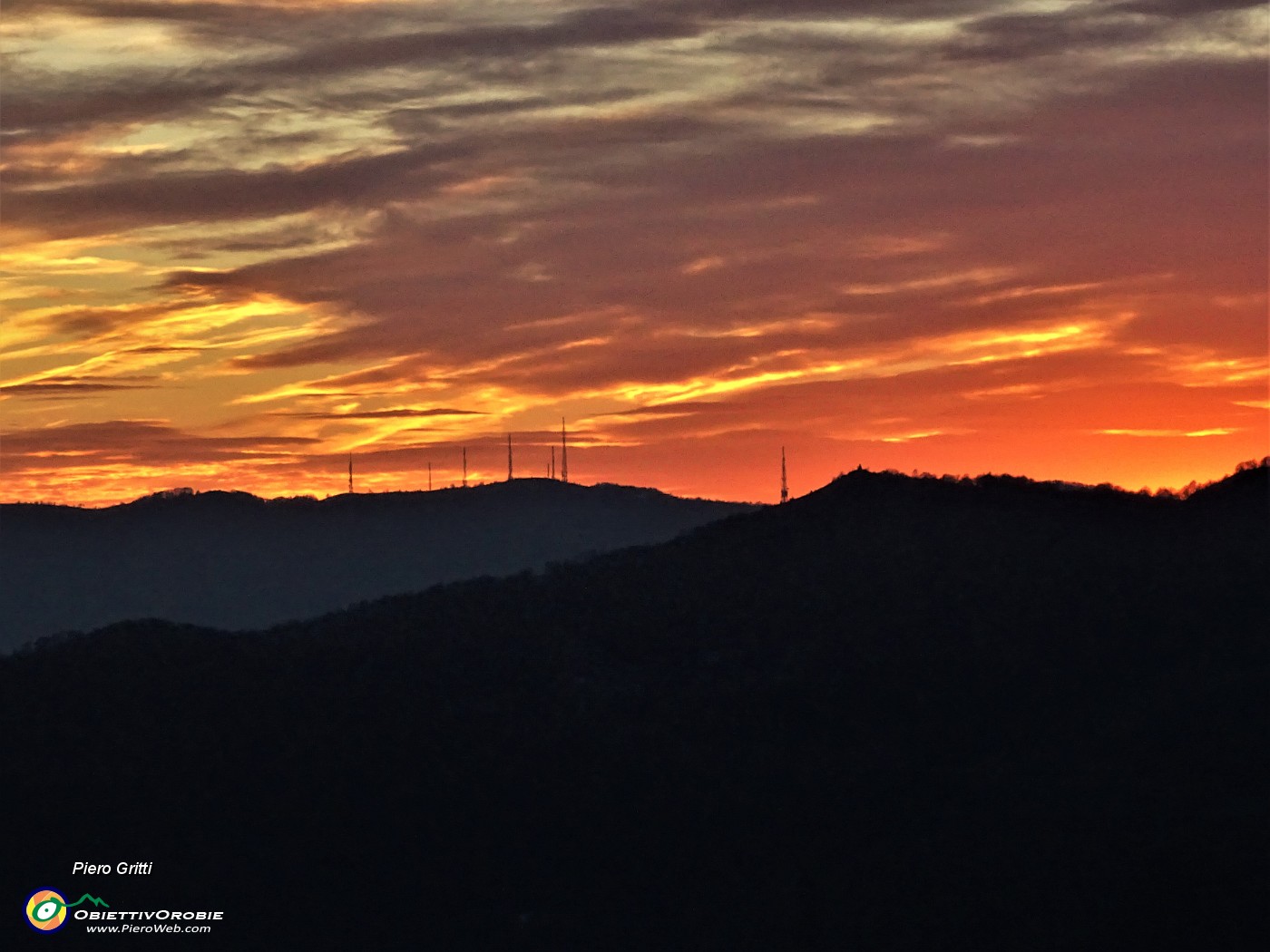 52 Luci e colori del tramonto verso il Linzone.JPG